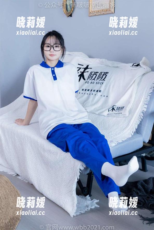 BoBoSocks袜啵啵-小沫 BoBoSocks袜啵啵 - 小沫在私房里的独特演绎,怎么能少了这对贝壳头板鞋。