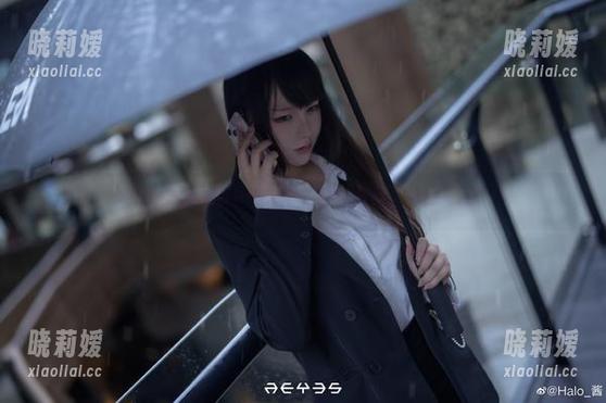Halo_酱 白衬衫里的Halo_酱:cos模样,有点意思