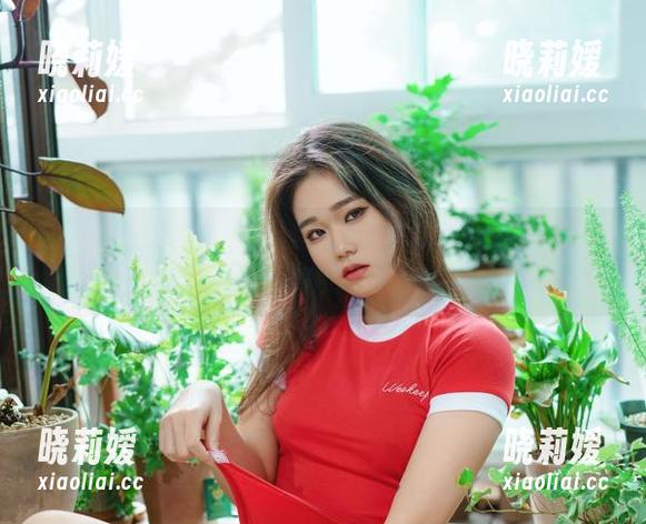 让Sira(시라)的短裤全套写真来引导你，目光从未如此不知所措过！