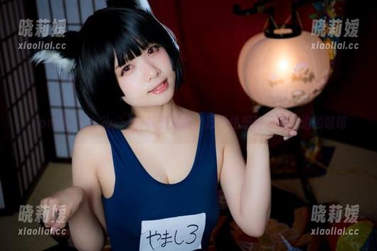Tomiko(とみこ)的制服原图，忍不住想追问那旁边的咖啡