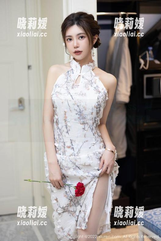 Xiuren秀人网-安妮Tess Xiuren秀人网 - 照片中的安妮Tess,制服加身,怎么就有那么一点不羁的味道呢?