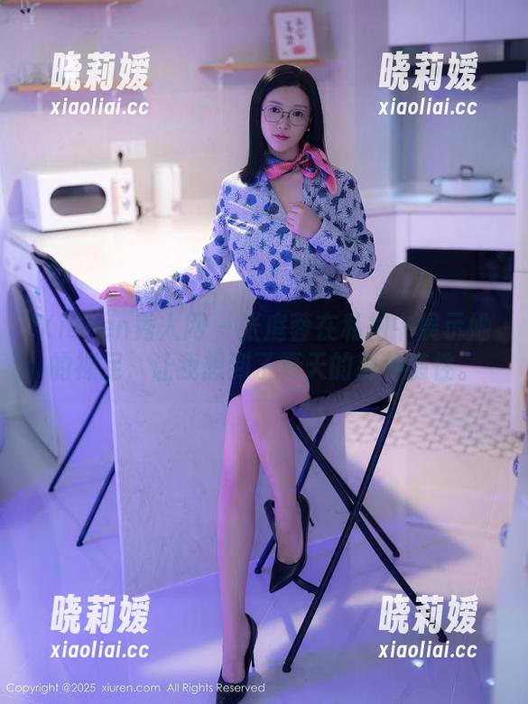 Xiuren秀人网 - 张庭蓉在私拍中展示她的裸足，让我想到了夏天的那种随性。