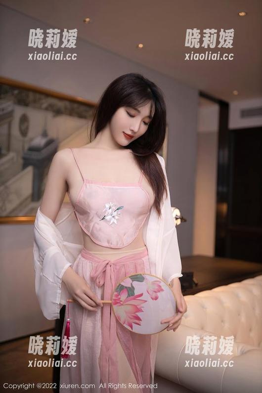 Xiuren秀人网-徐安安 Xiuren秀人网 - 徐安安的银行职员制服,图集中在线释放职业的另一种可能,是职场美学吗?