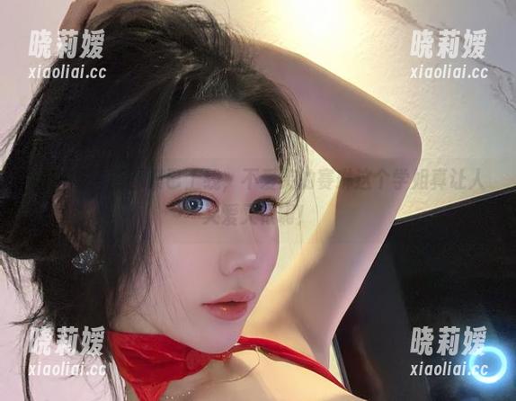 微密圈 - 新图集已上线，不爱笑的赛琳这个学姐真让人又爱又恨啊！