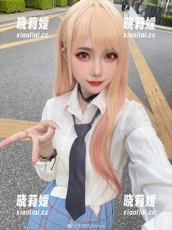 分享一波，大肉丸Amiee同学的校服日常，不得不说还挺有情调的
