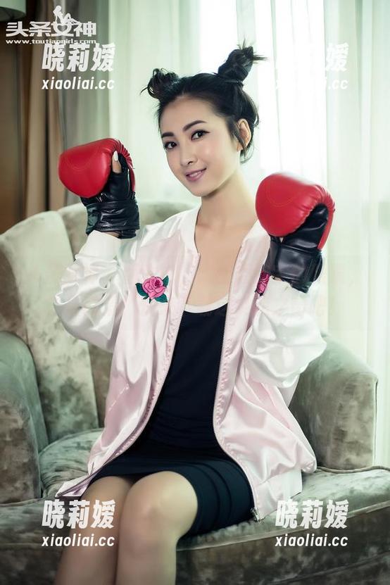 头条女神-周治宇 头条女神 - 医生说,戴上周治宇的眼镜,立马高清!快来下载这灵魂之窗吧!