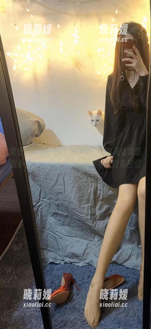 提袜少女 微密圈 - 泳池边的提袜少女,瞬间让我想起小时候的夏天,你说她是不是自带回忆?