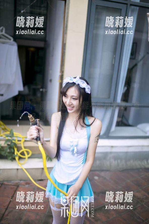 果团网-黄歆苑 果团网 - 黄歆苑的毛衣能不能再随便一点?图包里都有点小惊喜哦。