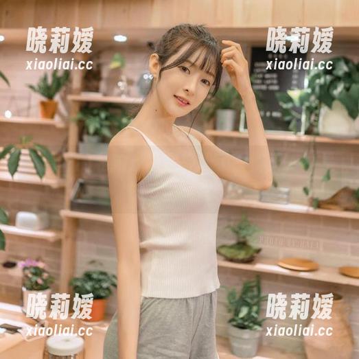 王羽杉的私拍：裸足轻松了一整天，真是脚下生风呀！