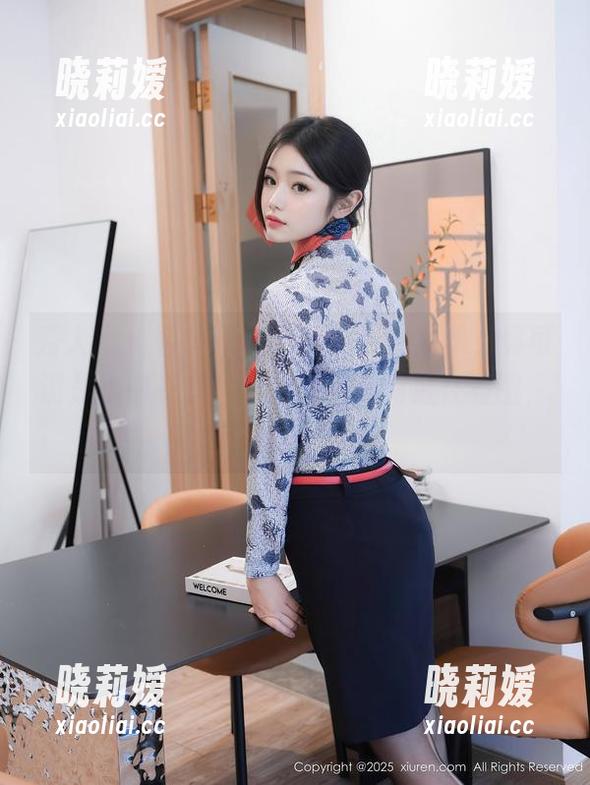 秀人网-SOLO-尹菲 秀人网 - 看SOLO-尹菲的泳池图集,真可谓是水中有景,景中有你。到底在看图,还是在偷瞄?