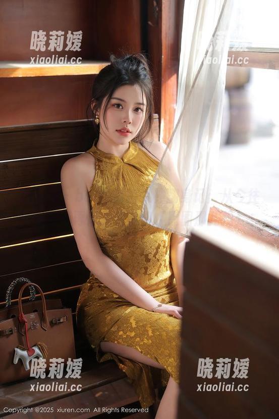 秀人网 - baby嘉茵女神翻身记：从今往后都不再低头看手机（原图那儿找）