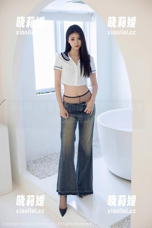 秀人网-白白Alina 秀人网 - 白白Alina的美足原图,更像是一场优雅的涂鸦!
