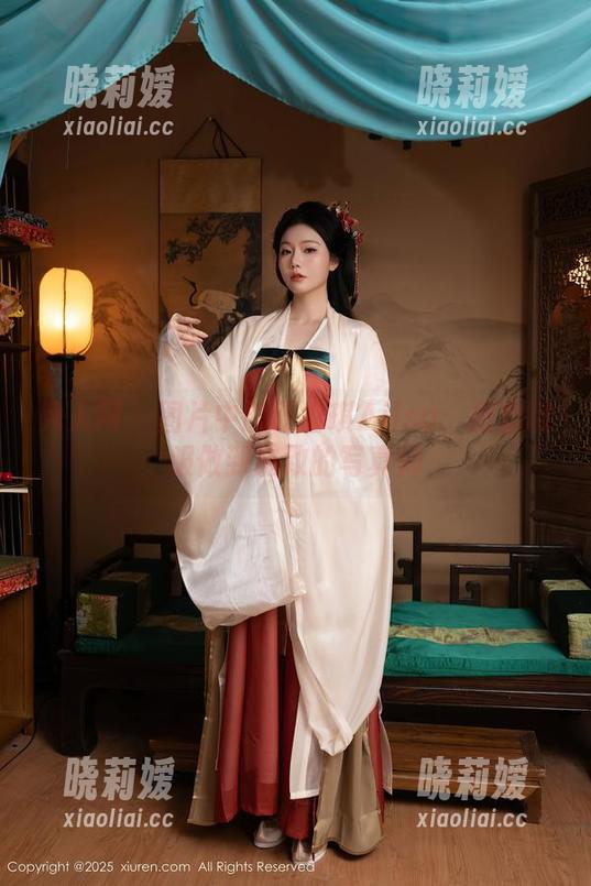 秀人网 - 图片中的谭睿琪Ailsa：把穿制服做到极致的写真师