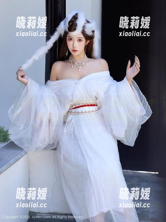 秀人网-软软爱吃肉 秀人网 - 软软爱吃肉的纯白作品,简约中似乎隐藏了什么长久的纷扰