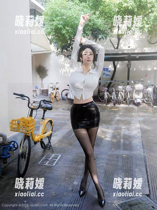 秀人网-陶喜乐 秀人网 - 福利在此,陶喜乐的牛仔裤让照片生辉,黑丝也是值得细品的细节,咳咳,是不是有点过了?