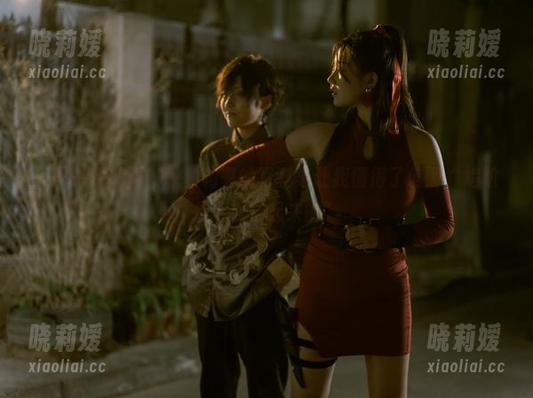 只需一件礼服，秋和柯基的写真集让我懂得了何谓“尴尬是可以穿起来的”