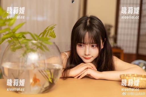 秋山AkI 秋山AkI的皮衣写真:是的,我的眼神就是这么放肆!