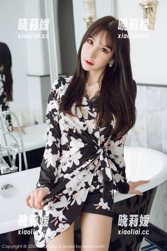 花漾show - 美图分享：周于希sandy的泳衣选择，泳池水温18度的那种性感！