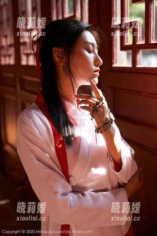 蜜桃社-韩贝贝 蜜桃社 - 韩贝贝:无圣光照耀的裸足魅力写真