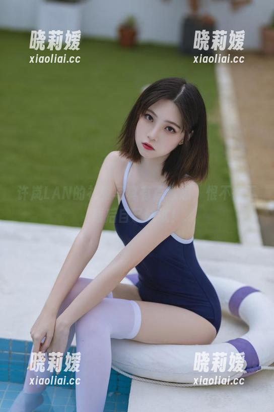 许岚LAN的礼服写真有点意思，恨不得下载后自己试试！