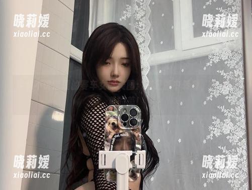 雯妹不讲道理 雯妹不讲道理的赛车女郎美图:在狂飙中转身,女人执着的美!