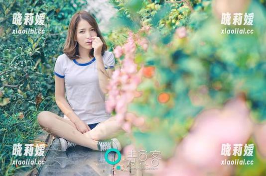 青豆客-潇同学 青豆客 - 潇同学的白衬衫,谁能拒绝?图片下载表情包了解一下