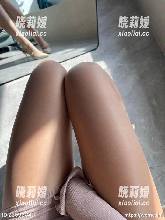 黑饱宝 微密圈 - 最新黑饱宝的美腿图册,完全让人有了追腿的冲动,腿控请准备好荷包。